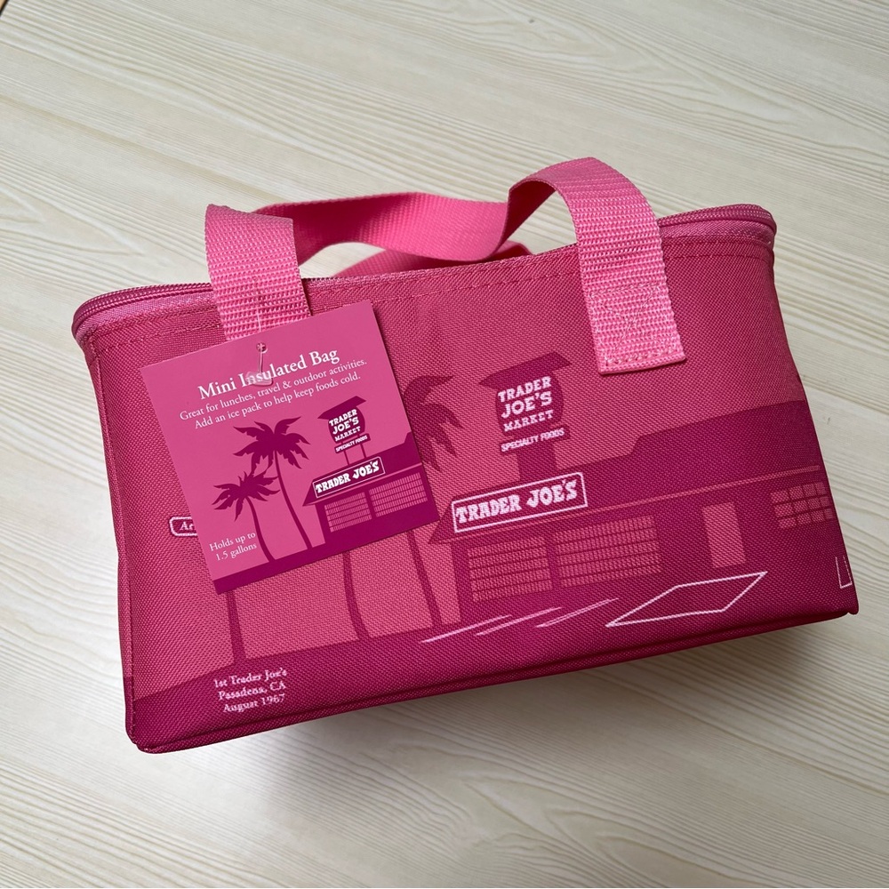 [NWT] Trader Joe's Insulated Lunch Bag - Pink on Pink